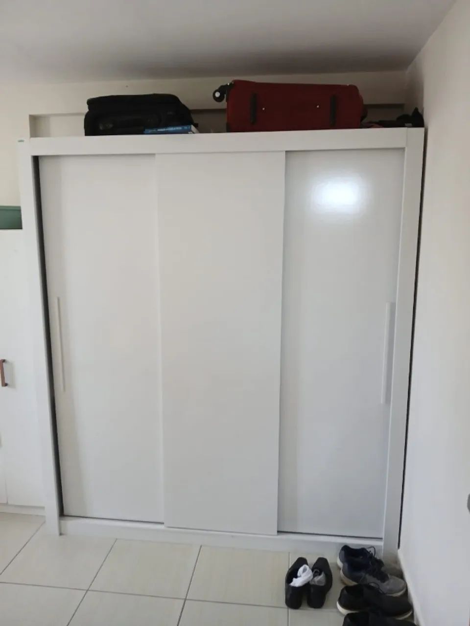 Guarda-roupa branco