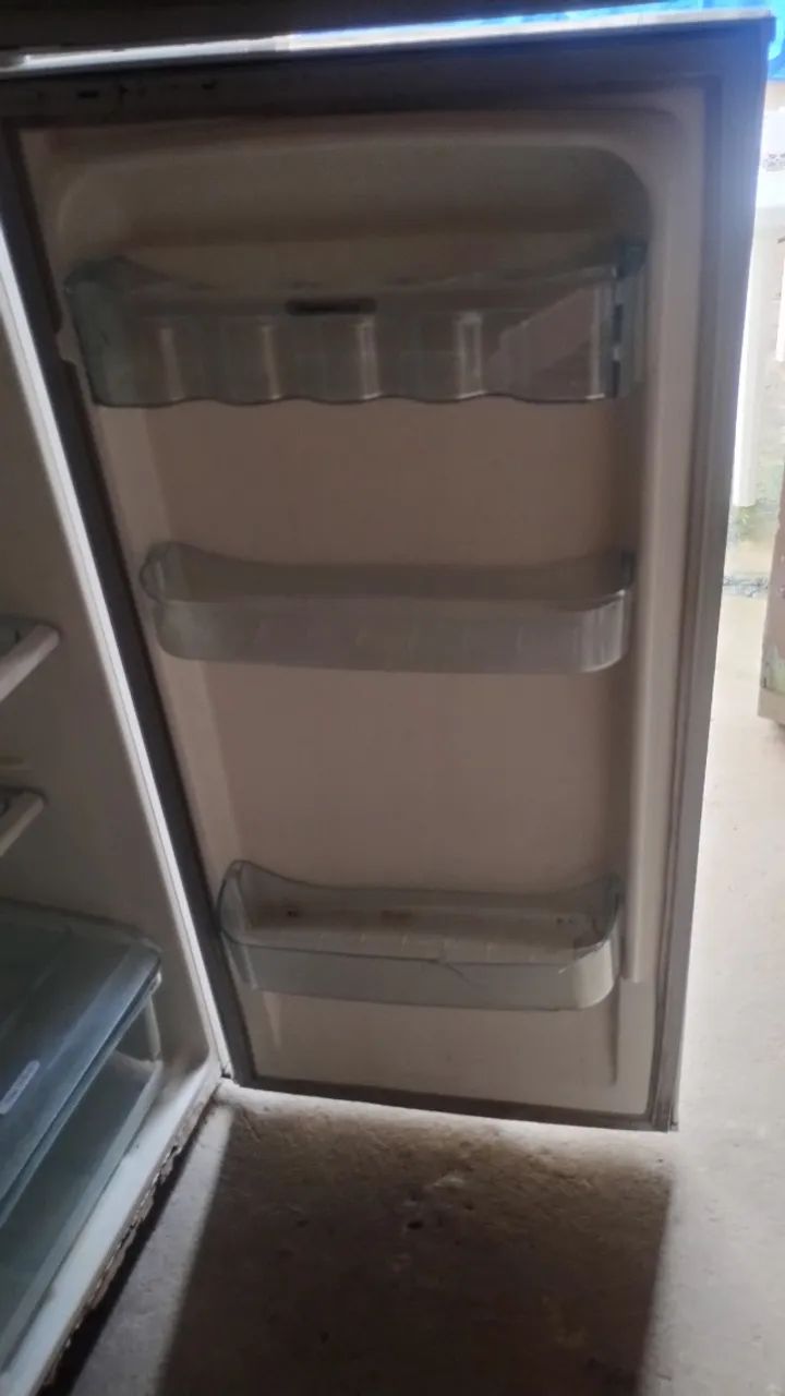 Geladeira Eletrolux 260 litros, duplex, funciona perfeitamente.  - Foto 4
