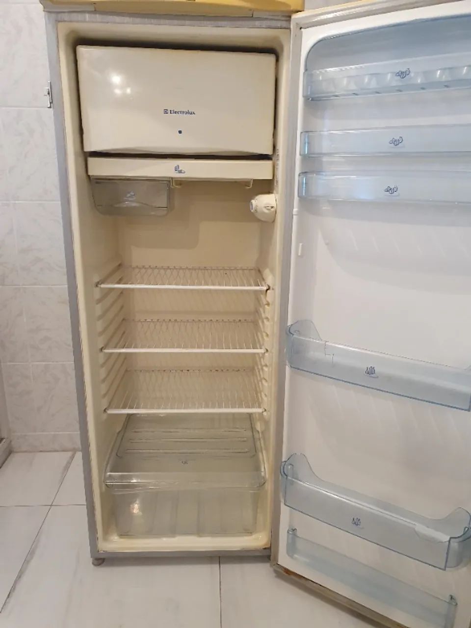 Geladeira 330 Electrolux - Foto 4