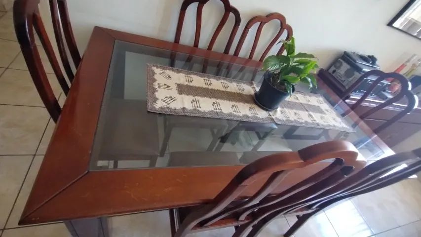 Mesa de Jantar com 6 cadeiras