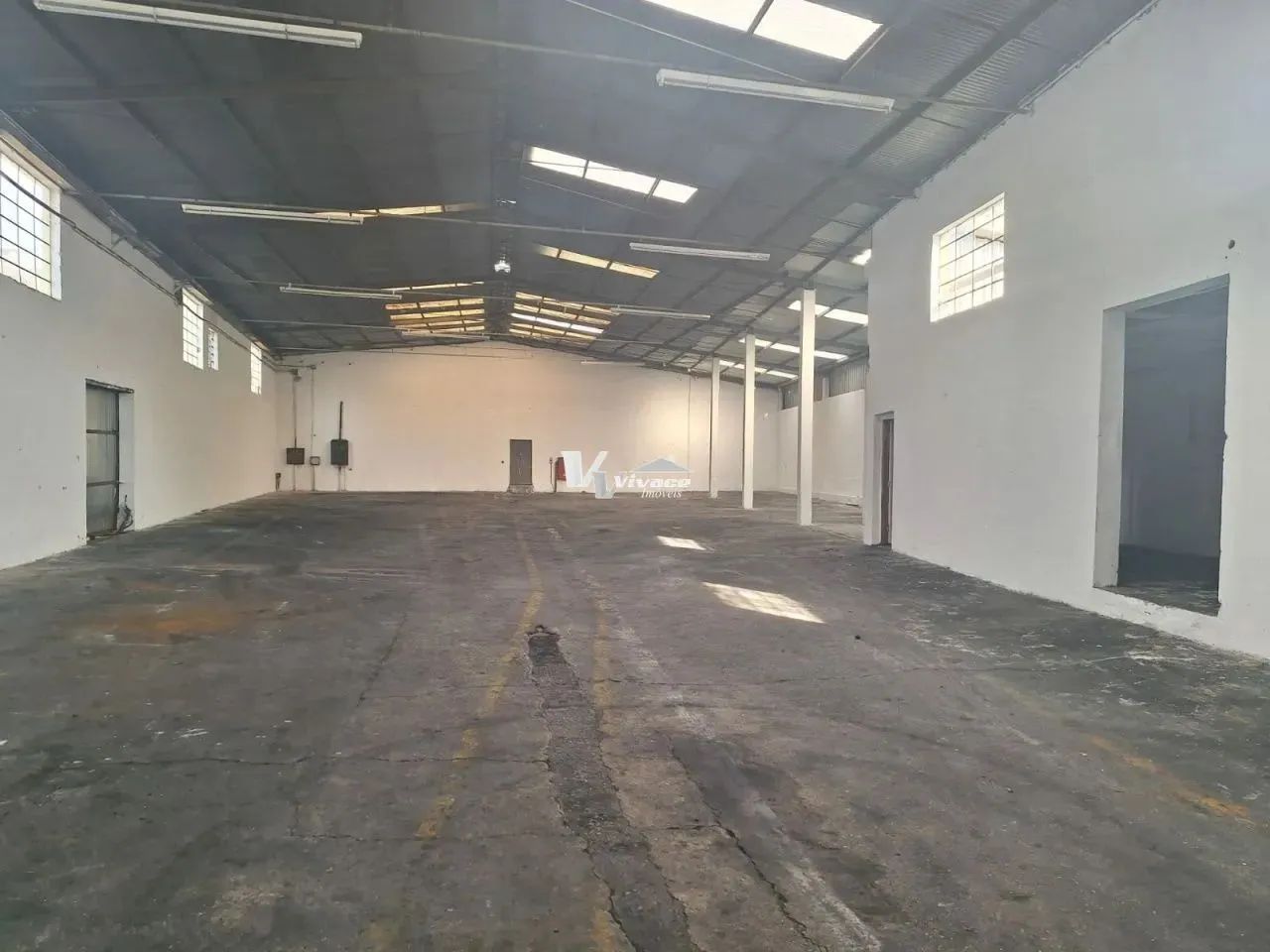 EXCELENTE GALPÃO COMERCIAL DISPONÍVEL PARA LOCAÇÃO NA VILA MARIA BAIXA COM 600M²