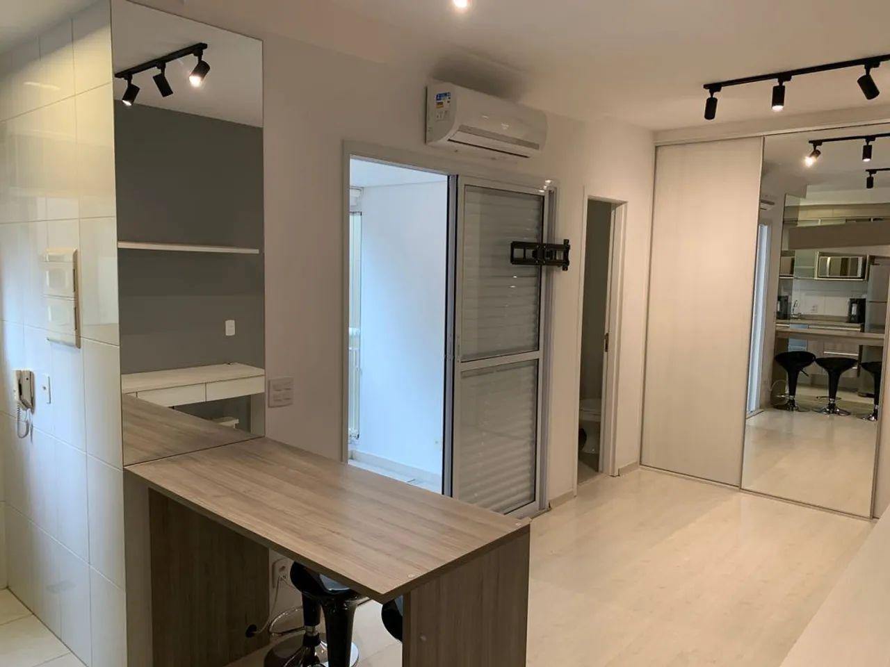Excelente apto mobiliado studio na Rua Paim 285
