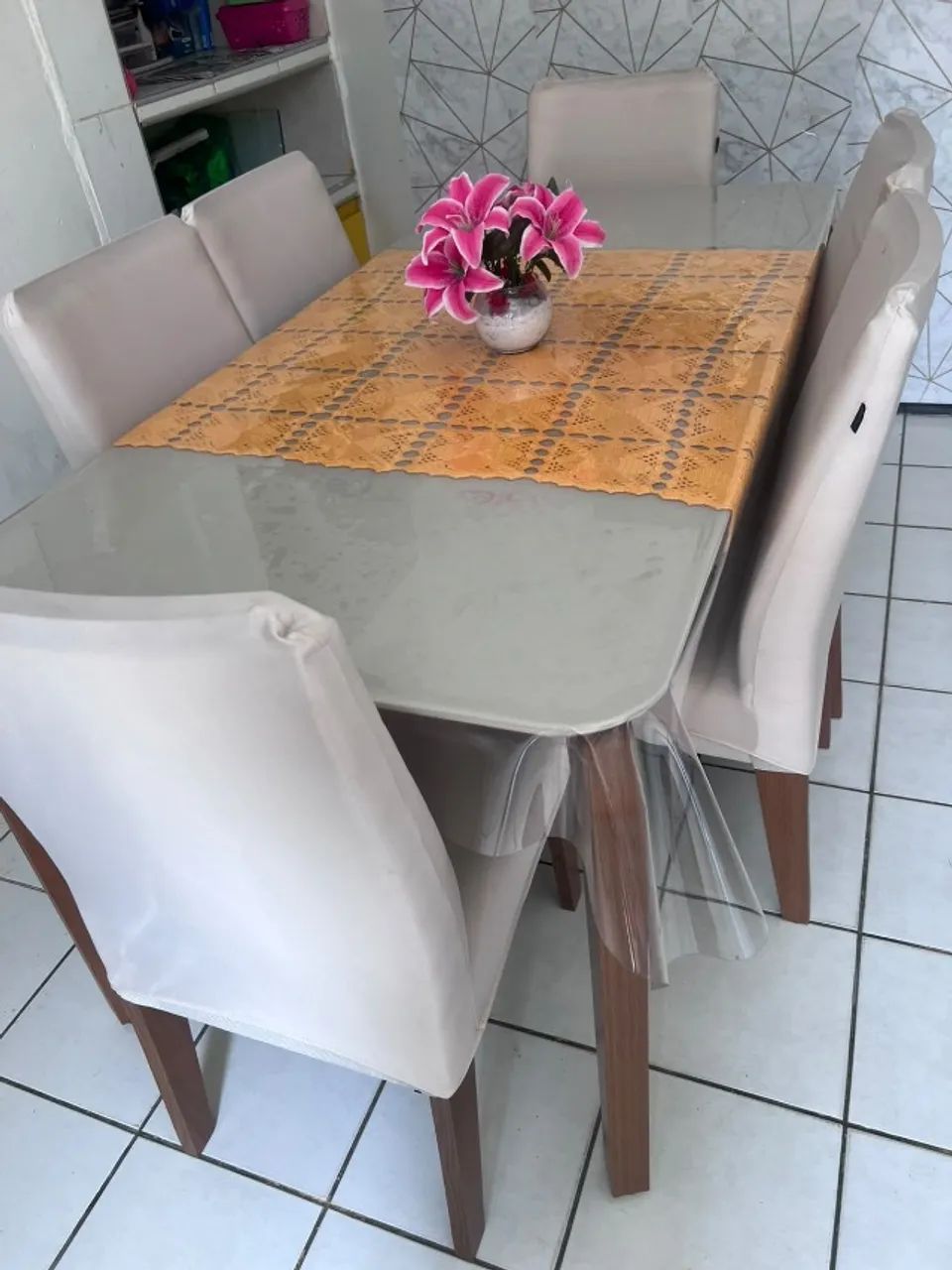MESA 6 LUGARES COM CADEIRAS