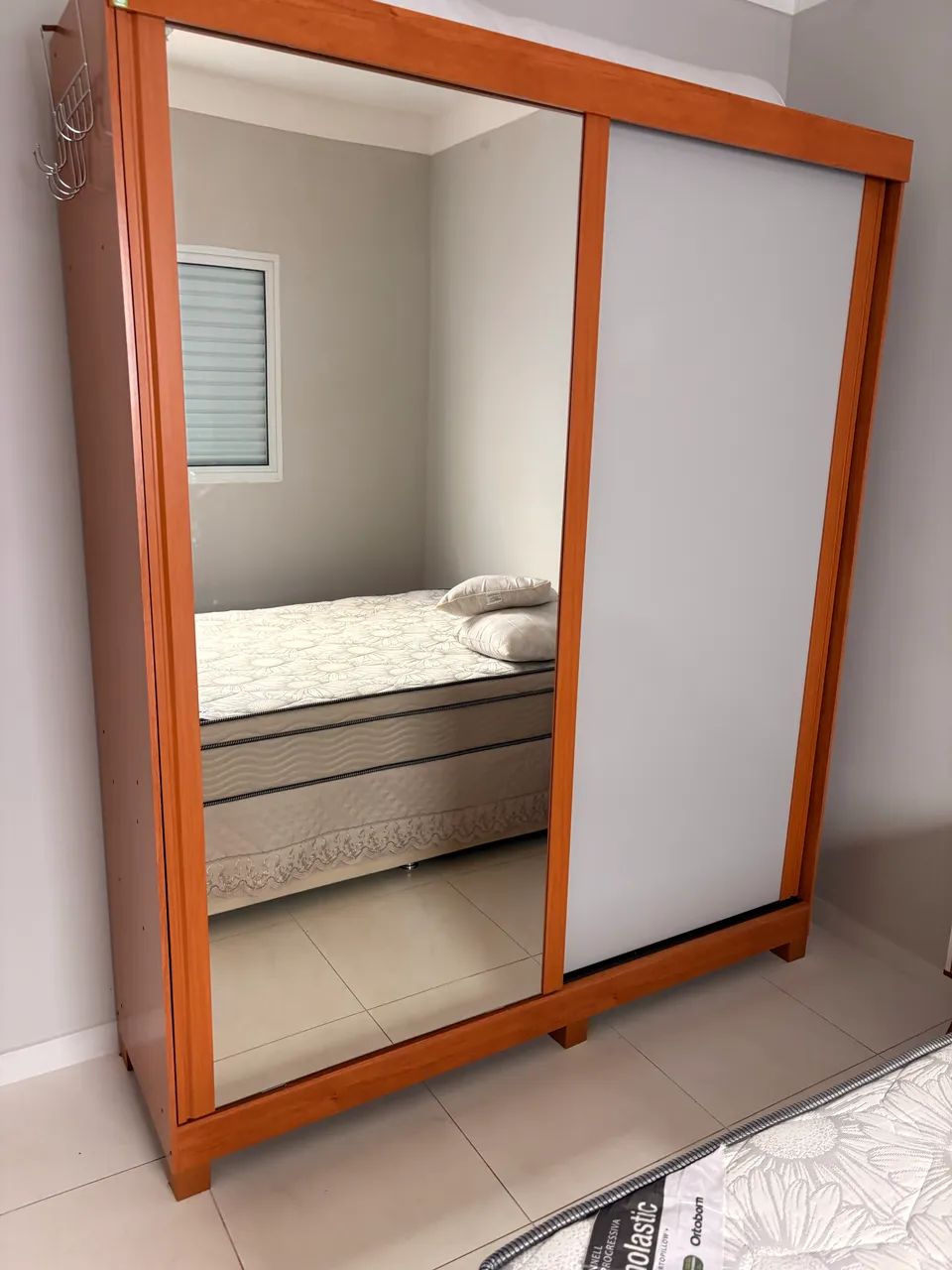 Guarda roupa Casal com espelho 
