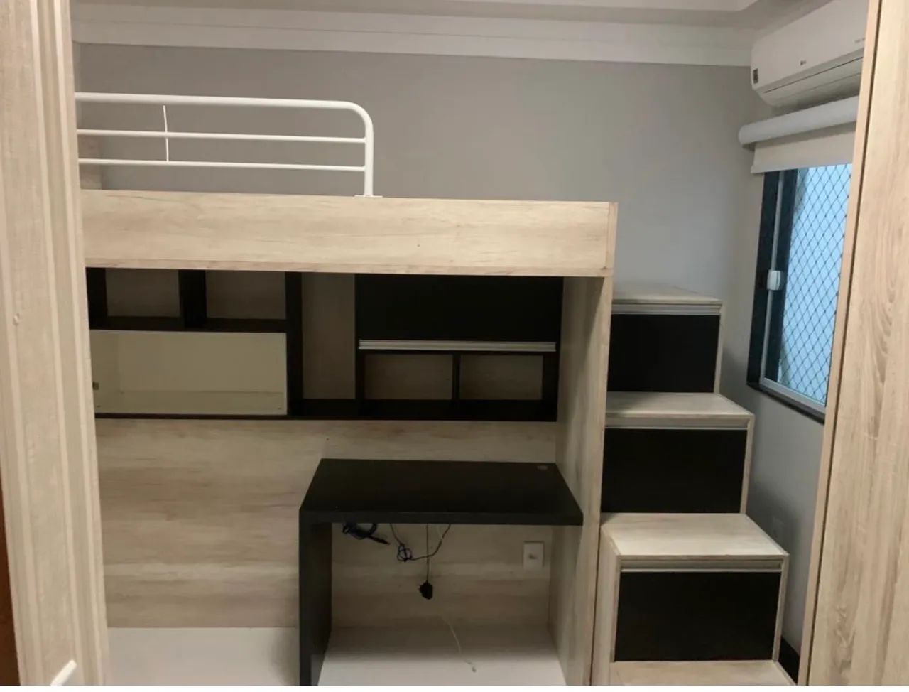 Cama alta com escrivaninha e ninchos 100% MDF - Foto 3