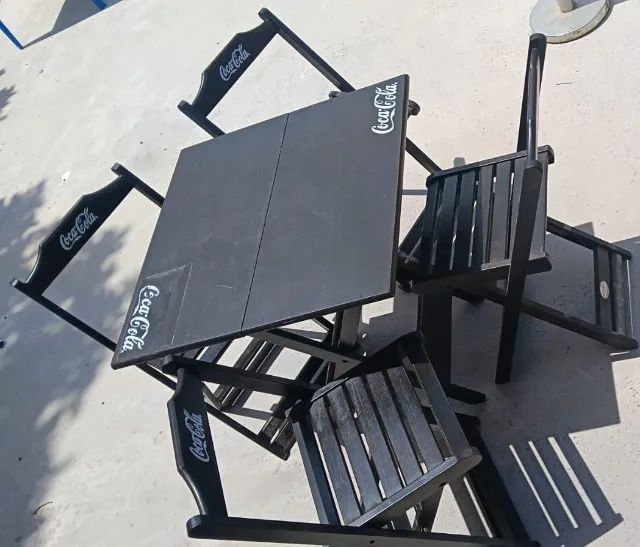 Mesa de bar dobrável com 4 cadeiras