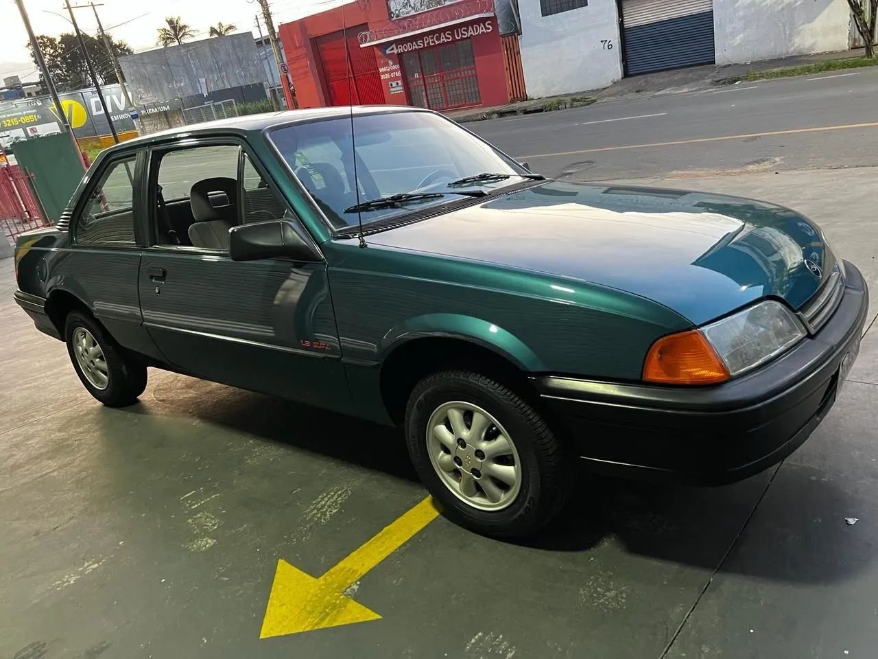 Chevrolet Monza GL 1.8 Efi/ SL/ L/ 650/barc. 2e4p (álcool) 1994