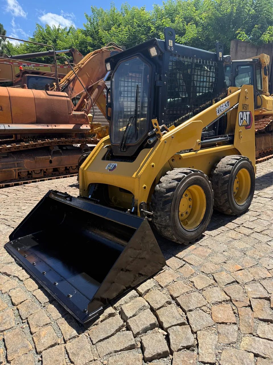 Mini carregadeira caterpillar 226b ano 2023