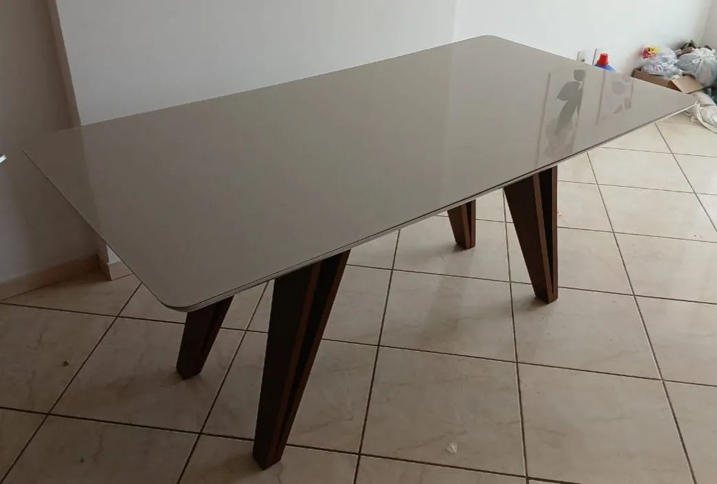 MESA ELEGANTE SEMI NOVA