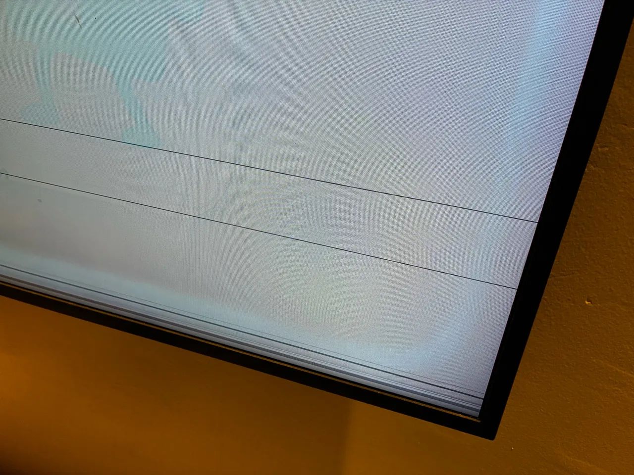 Smart TV Samsung 55 4K RU7100 com defeito na tela - Foto 4