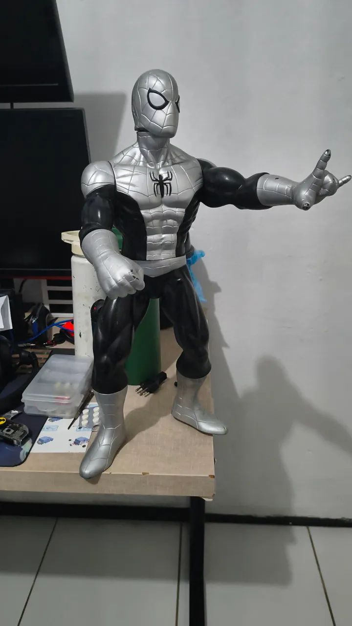 Boneco homem aranha gigante 