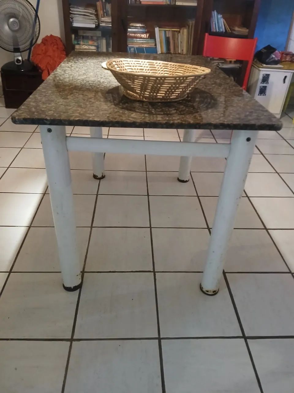 Mesa de metal com tampo de granito pesado - Foto 4