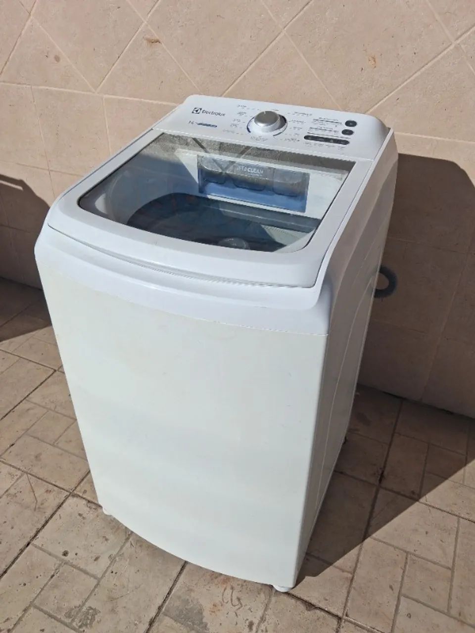 Vendo máquina 15KG semi nova