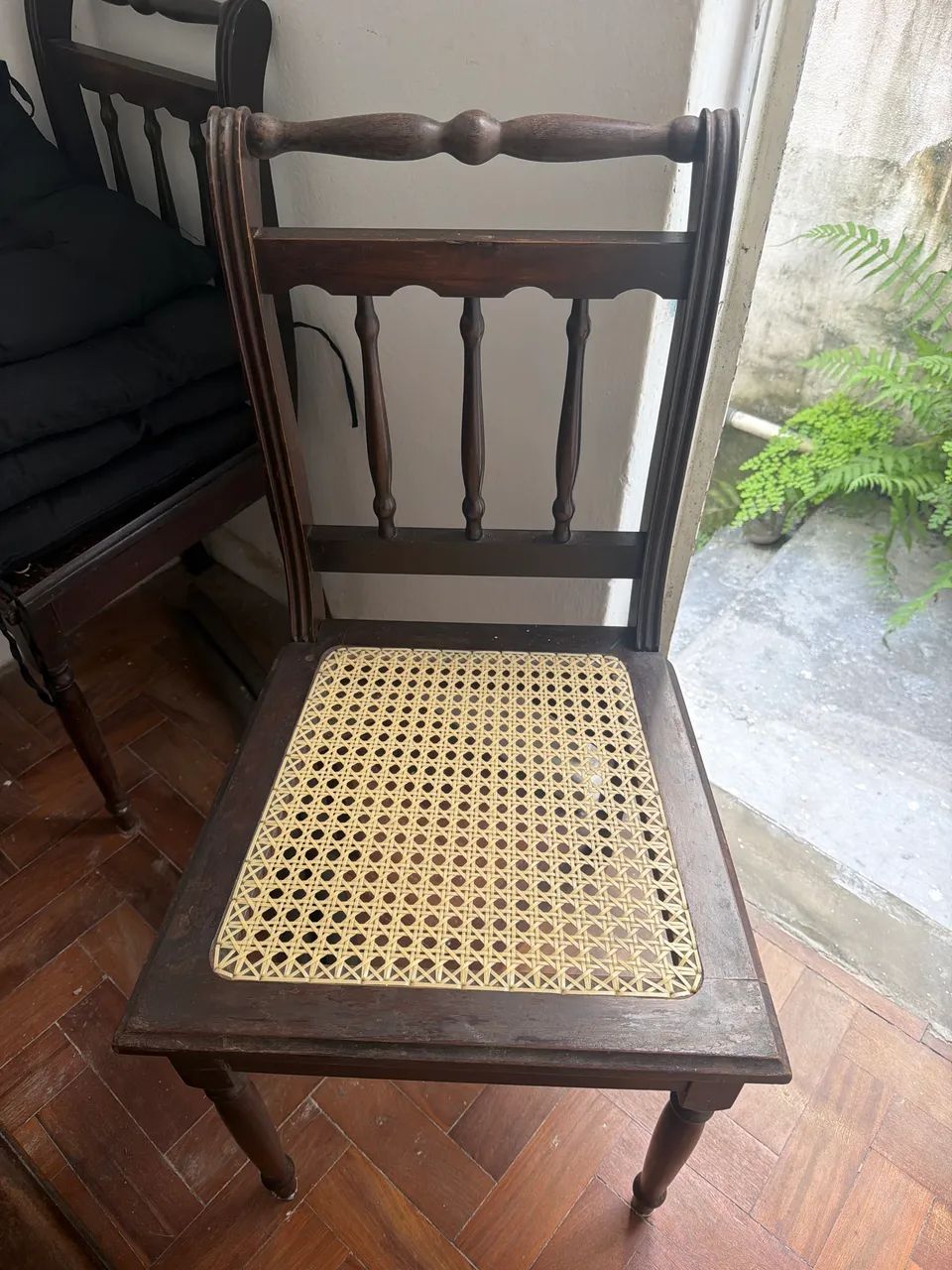 mesa de madeira com 6 cadeiras  - Foto 2