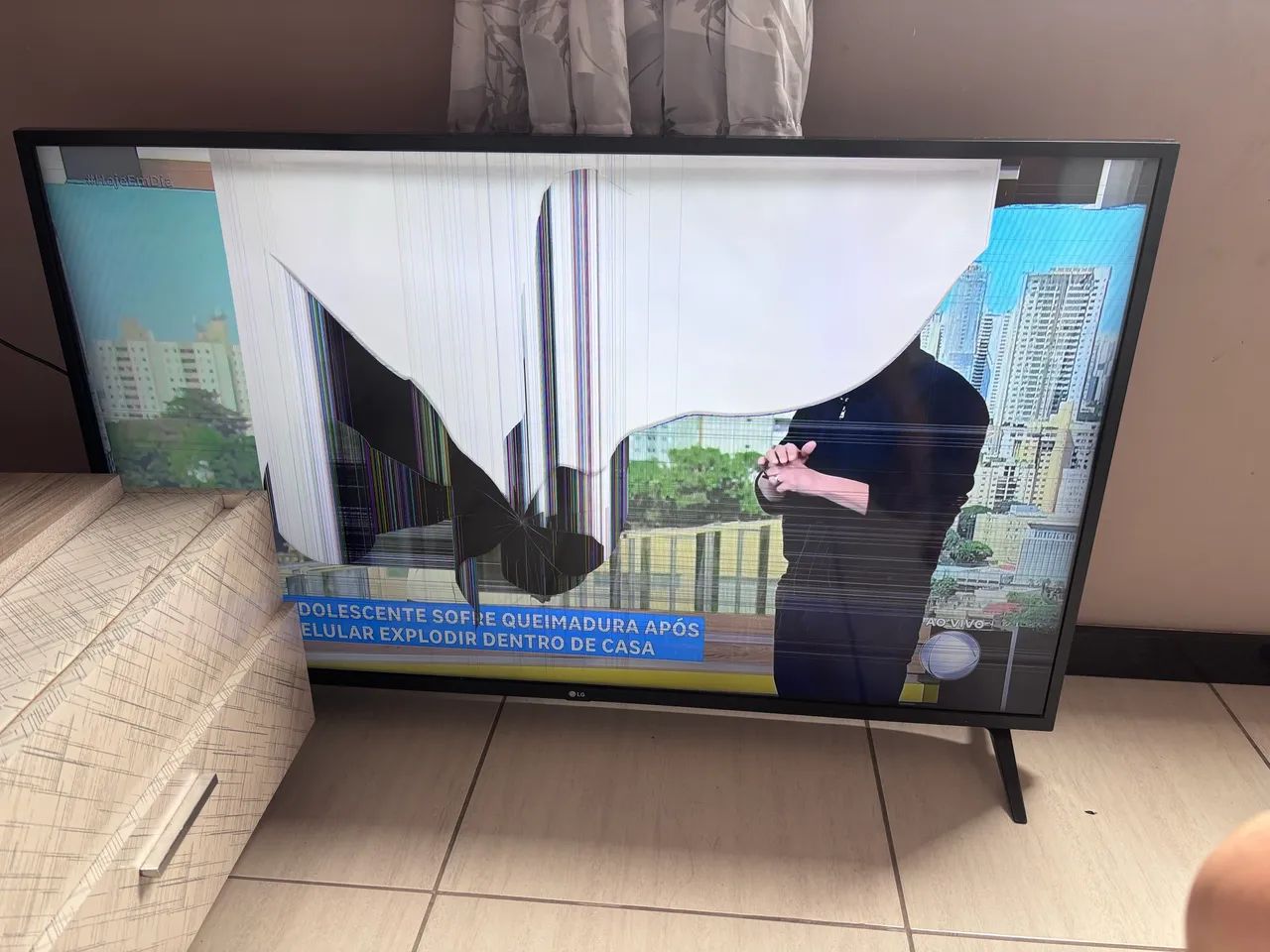 Televisão LG 50 polegadas com a tela quebrada 