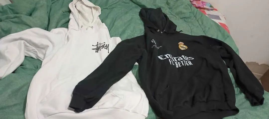 MOLETOM BRANCO/PRETO