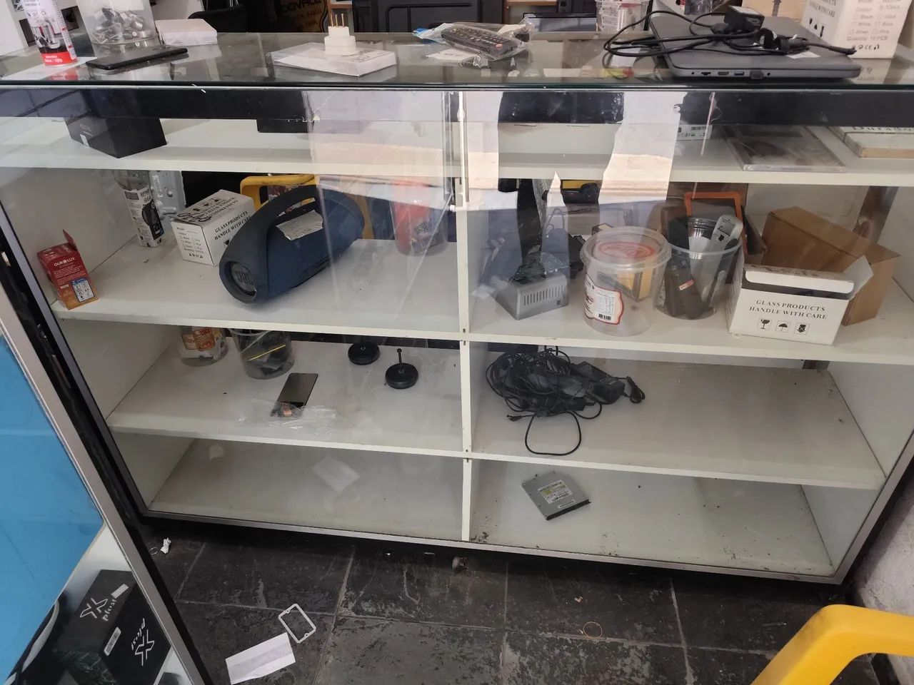 Fundo de loja de eletrônicos - Foto 2