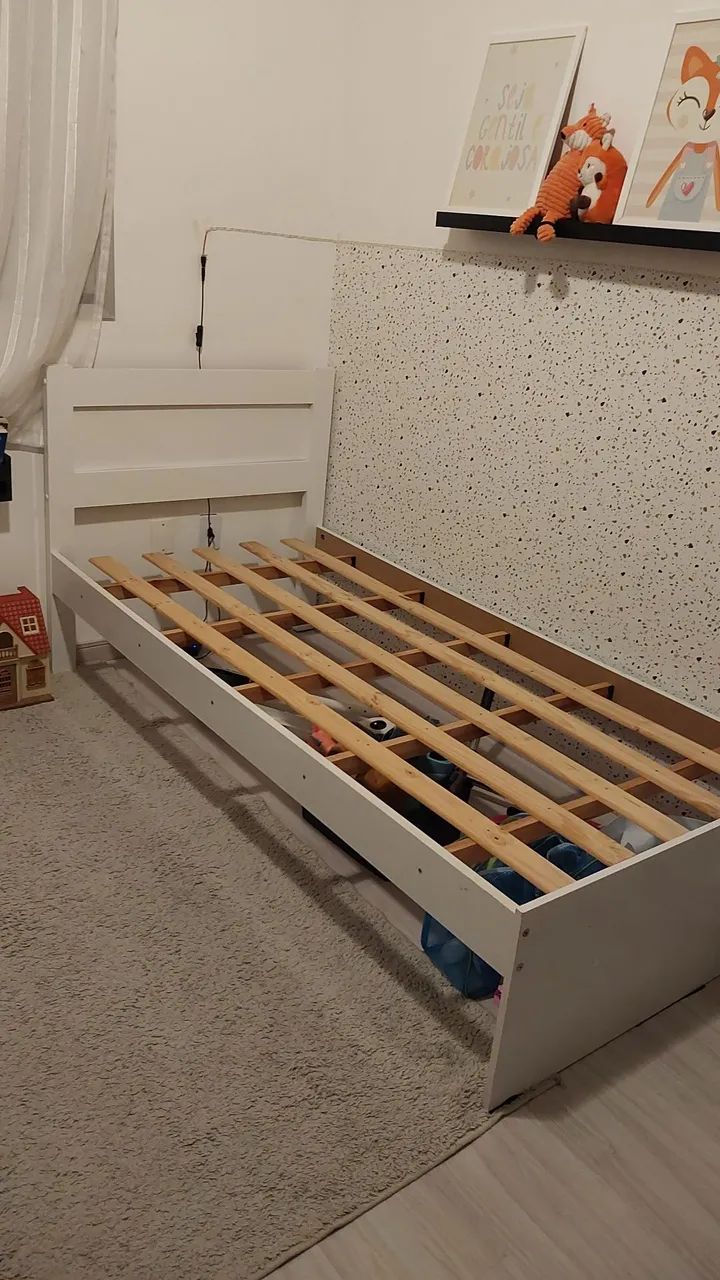 Cama branca solteiro