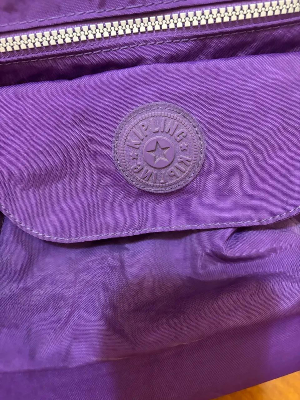 Mochila Kipling de rodinha completa e original  - Foto 5