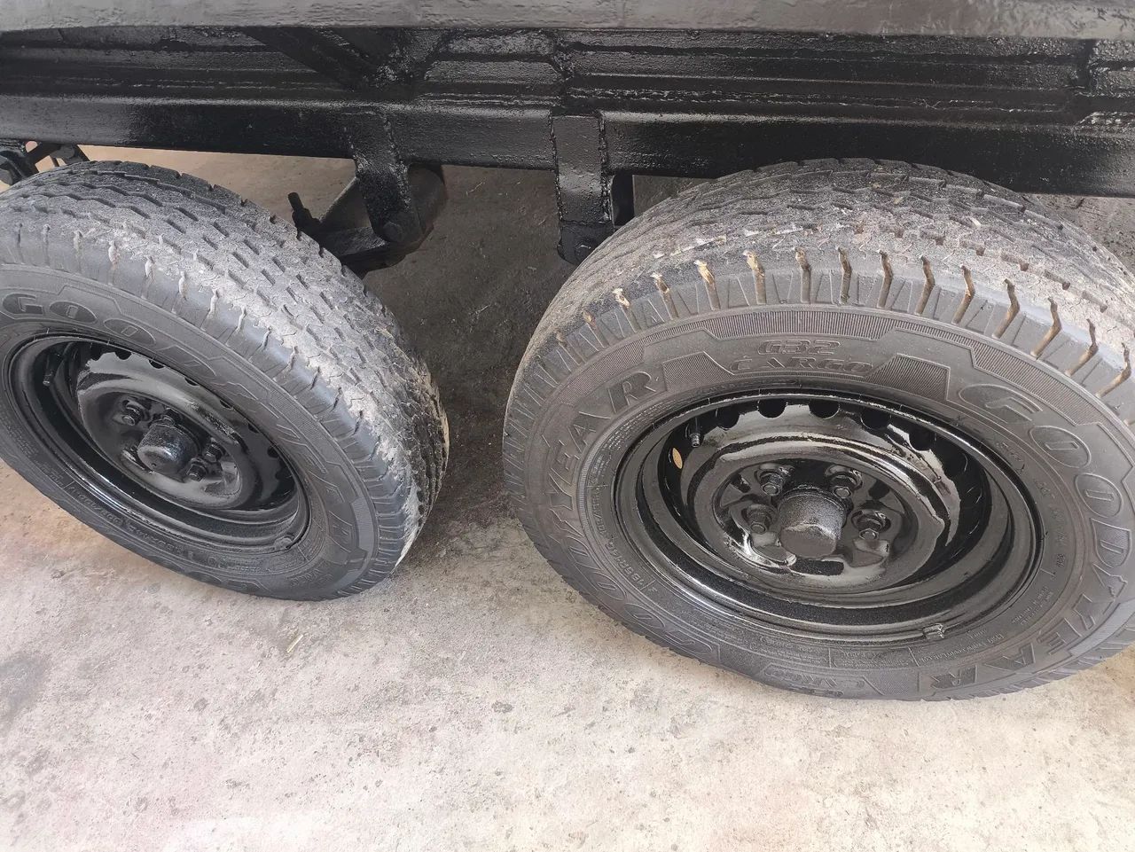 Carrocinha reforçada 03 eixos documentada  - Foto 2