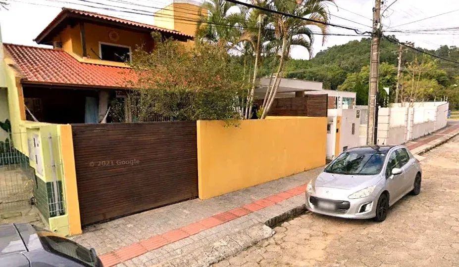 Casa 2 pavimentos  e edícula - Área total construída 175,00 m²