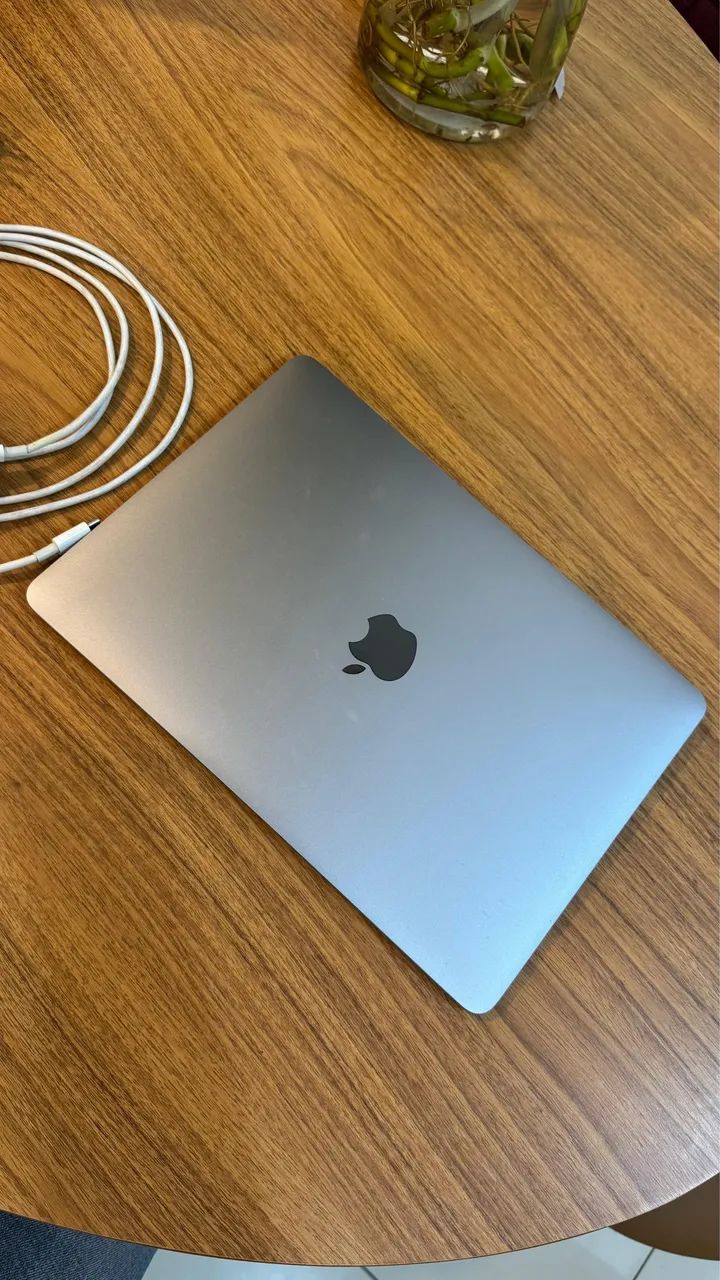 Apple MacBook