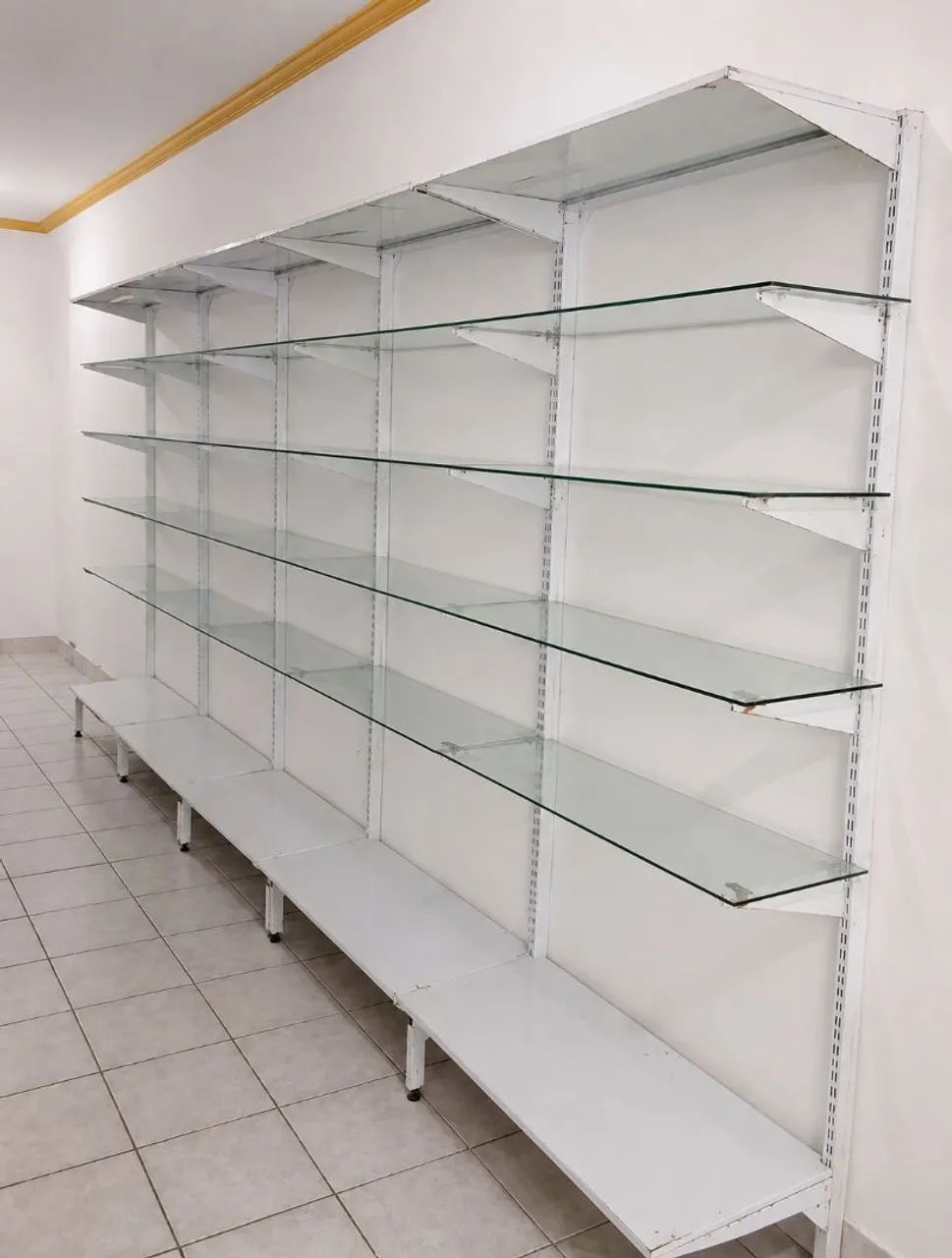 Móveis em aço e vidro (valor unitário)