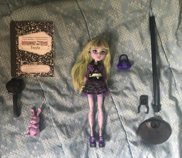 Monster High - Twyla Boogeyman Básica