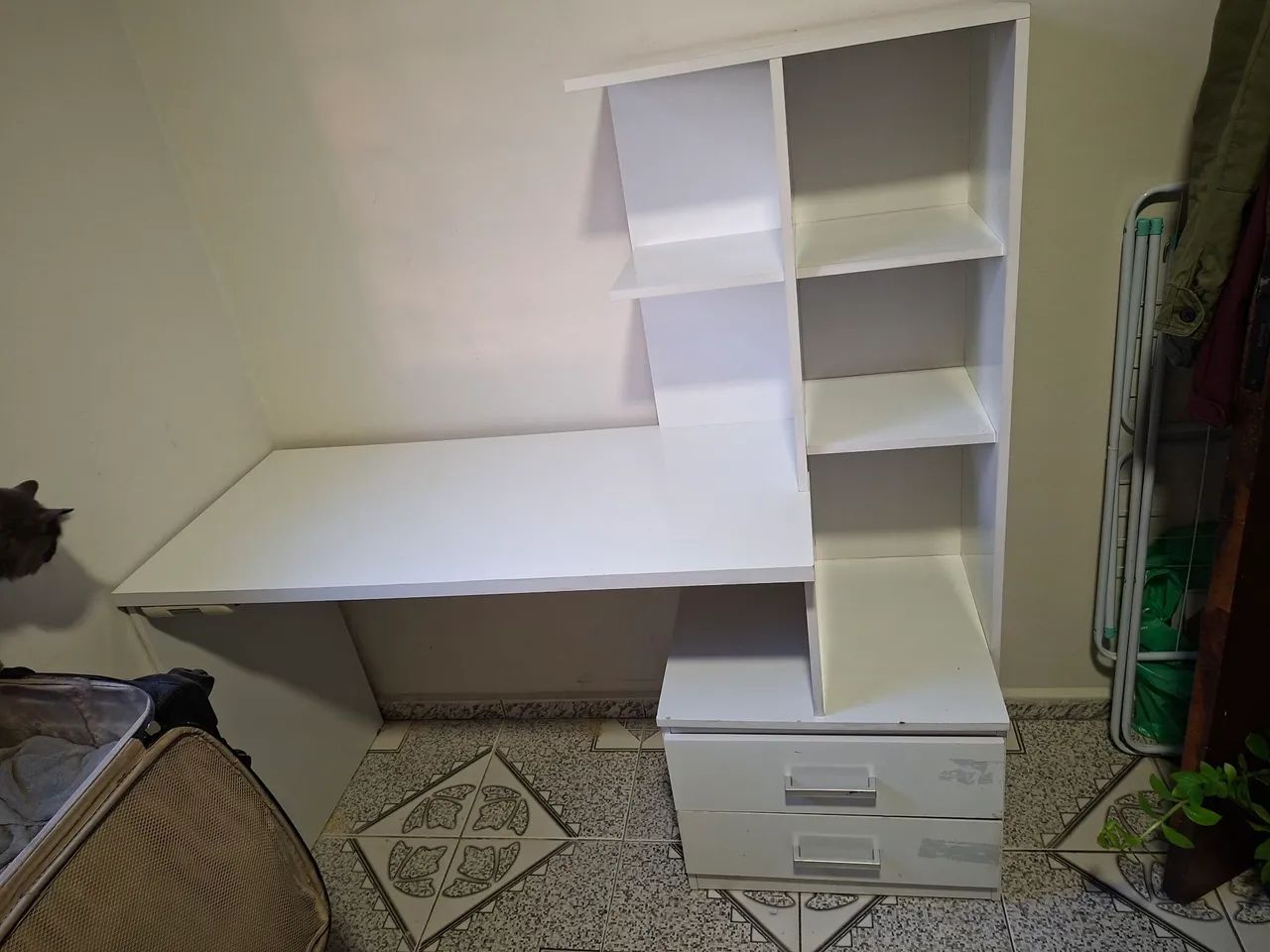 8Mesa/Estante de escritório em MDF, com duas gavetas e porta canetas segregado - Foto 2