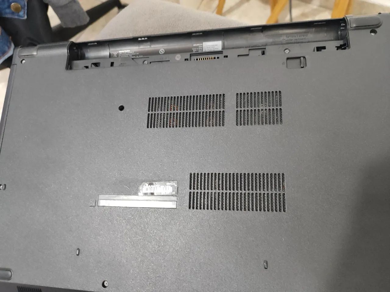 Vendo notebook Dell Inspiron 15 i3 sem HD/SSD e sem bateria porém ligando normalmente  - Foto 3