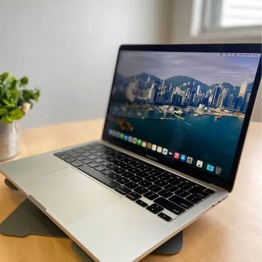 Macbook Pro 2020 16GB RAM 512GB SSD Touch Bar #Sem Detalhes