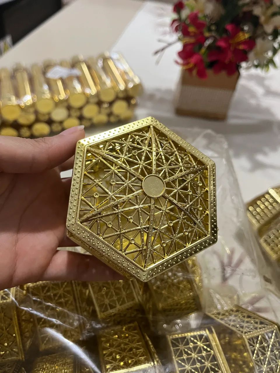 Kit de lembrancinha para aniversário dourado - Foto 2
