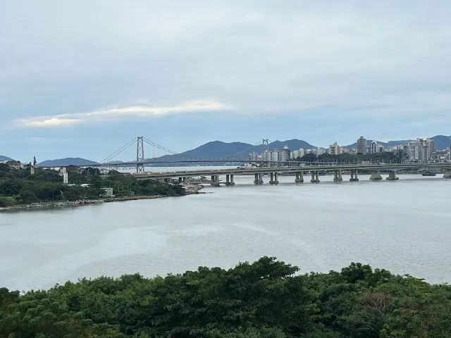 Alugo Apartamento em Coqueiros com Vista Mar e Ponte Hercílio Luz!