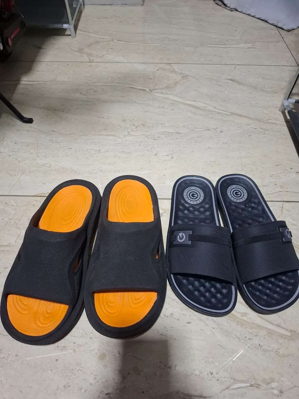 Vendo 2 chinelo novos - Foto 2