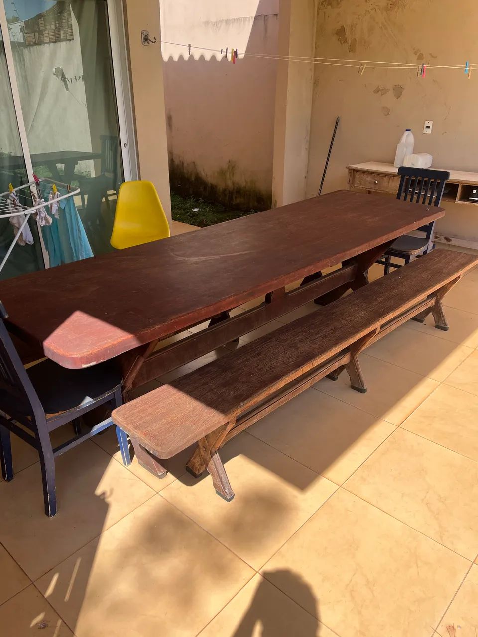 Mesa de Madeira Angelim 2,80m + 2 Bancos + 2 Cadeiras - Foto 2