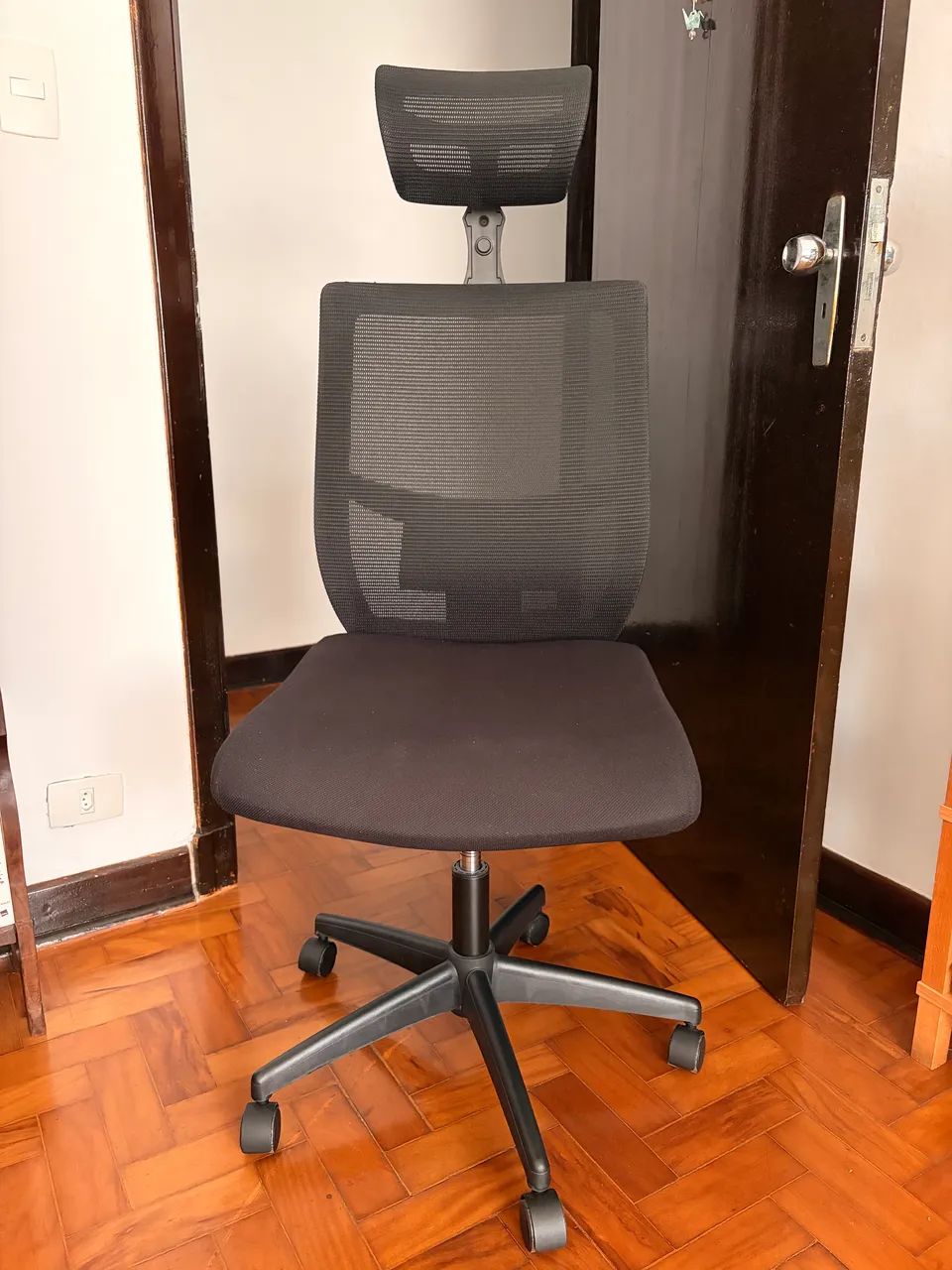 Cadeira giratória com apoio para cabeça e braço  - Foto 2
