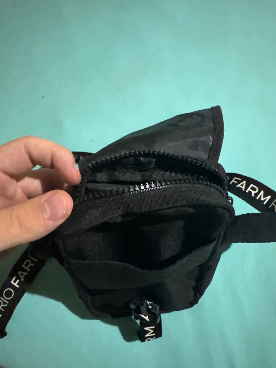 Bolsa crossbody da farm preta  - Foto 2