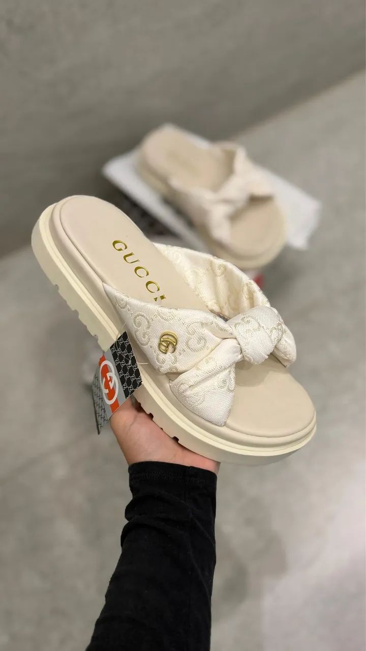 Chinelo L