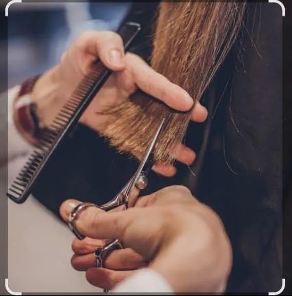 Precisamos de Cabeleireira/manicure 