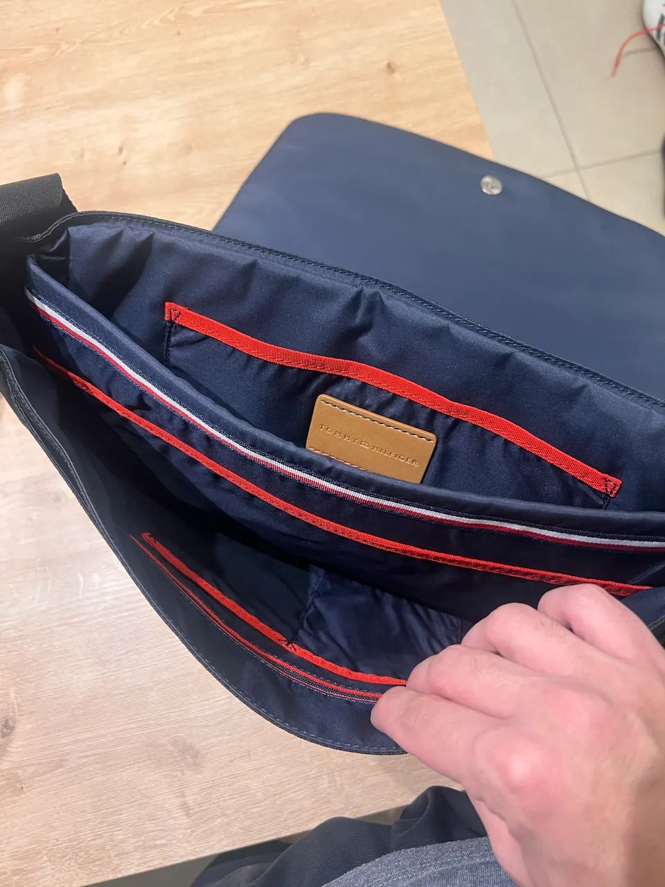 Bolsa Trabalho Tommy - Foto 2