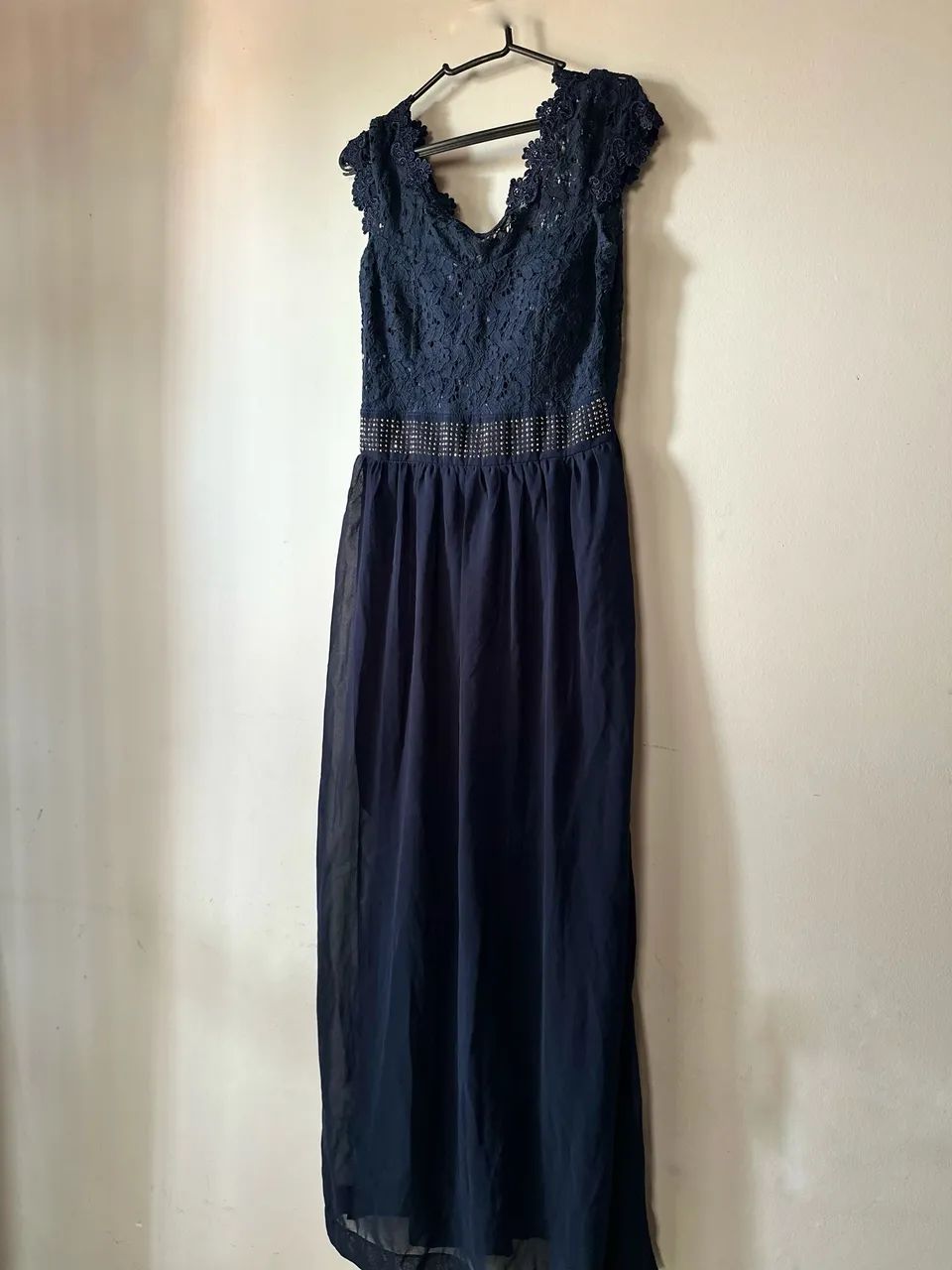 Vestido Longo Azul de Renda com Detalhes em Strass ? Elegante e Sofisticado