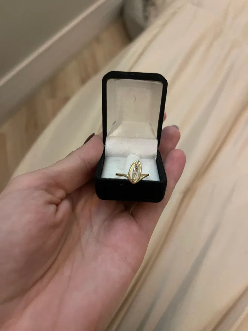 Anel ouro 18k, com detalhes ouro branco e brilhante  - Foto 2
