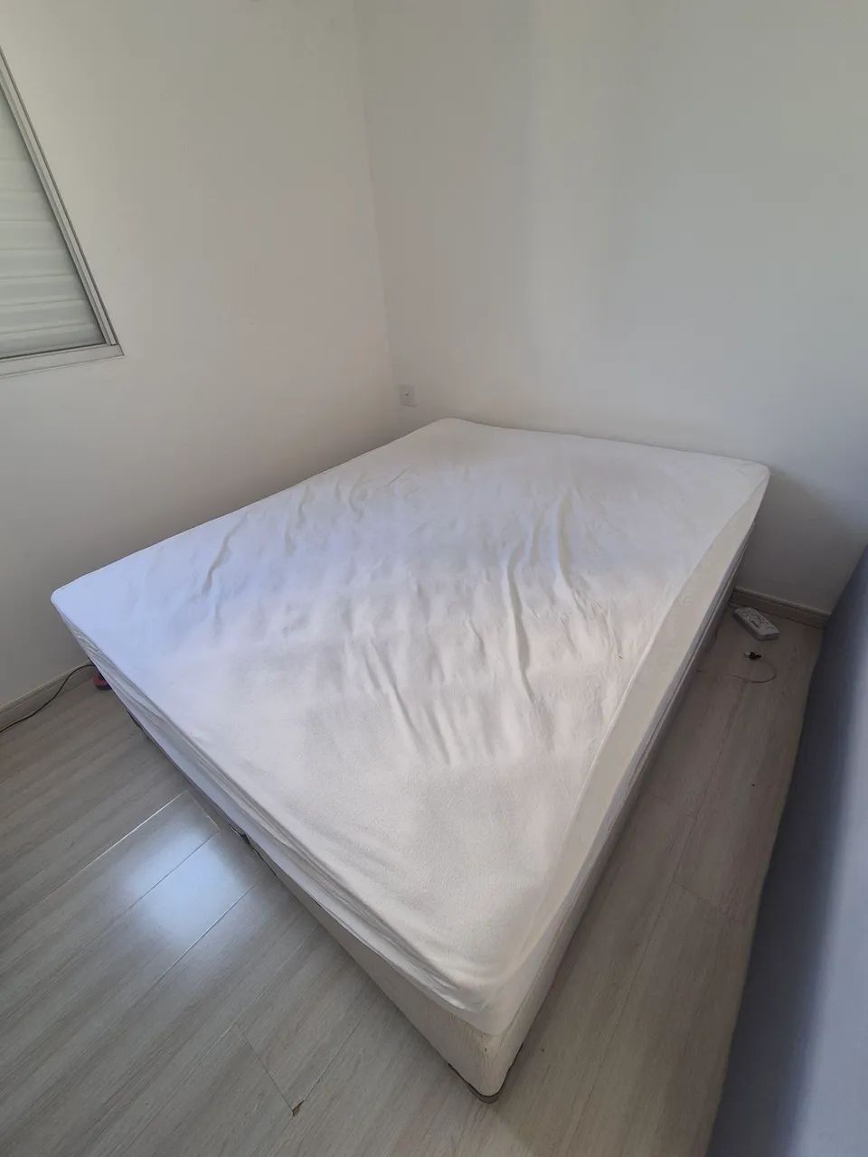 Cama Box Queen Size com Colchão