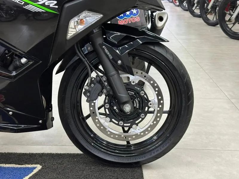 KAWASAKI NINJA 500 2025 - Foto 4