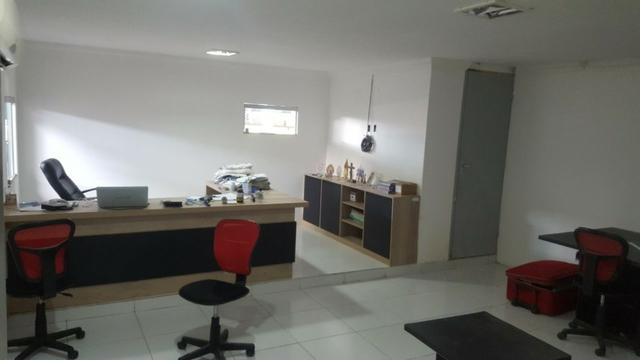 CÓD.:000-894 Excelente galpão escriturado medindo 800 m², na Av. Contorno R$ 1,5
