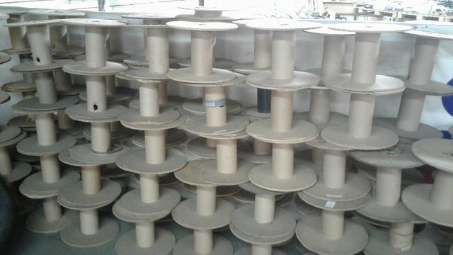 Carretel de madeira pequeno 30x23