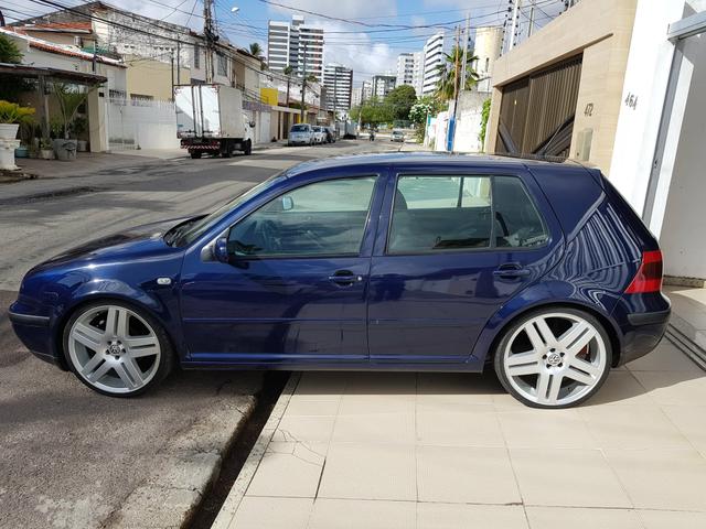 Golf 2001 1.6 com rodas aro 20"