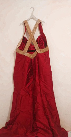 vestido de festa vermelho bordô