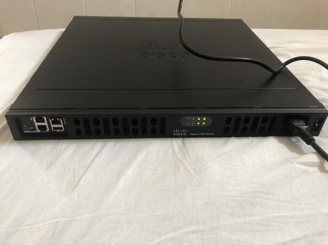 Roteador Switch Cisco 4300 Series alto desempenho64303758242561120