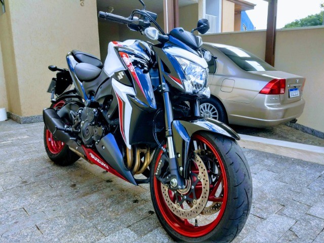 SUZUKI GSX-S1000 ESPETACULAR